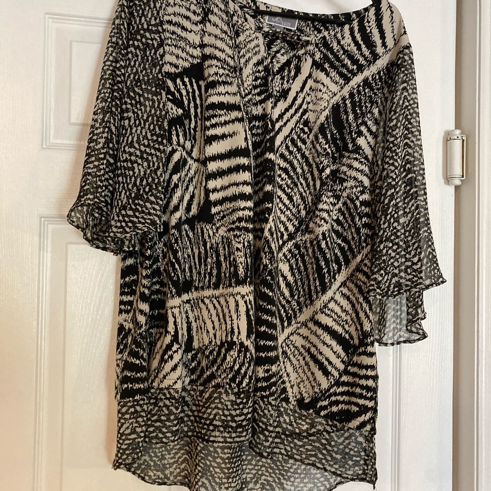 JM collection 2x black & white blouse